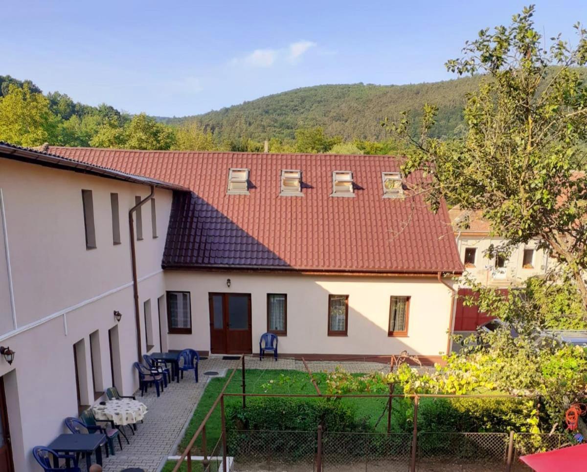 Casa Bunicii Ξενοδοχείο Sasca Montană Εξωτερικό φωτογραφία